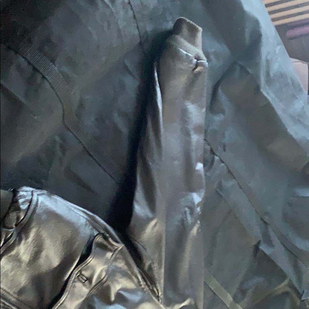 Leather jacket - Picture 4 of 7